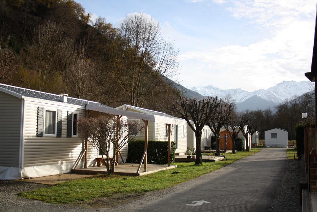 Отель Camping Le Pyreneen Salles-et-Pratviel Экстерьер фото